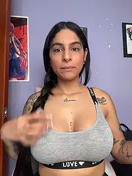 Enchantix – webcam model profile photo Image 19