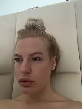 Blonde_sexy21 – webcam model profile photo Image 2