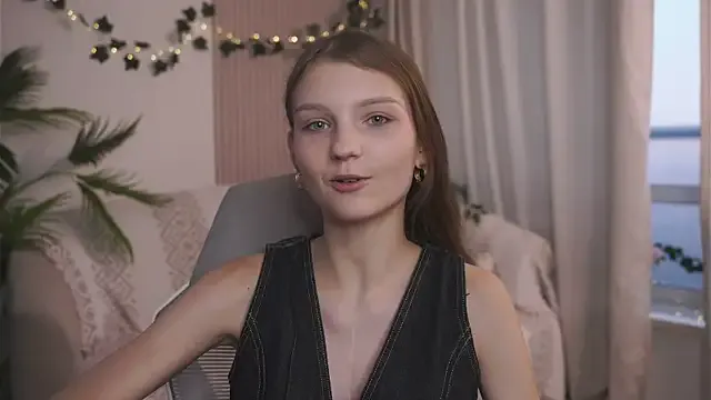 molochnaya000 – webcam model profile photo Image 3
