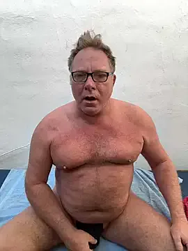 oypo – webcam model profile photo Image 4