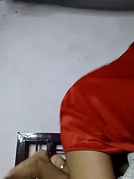elisonni – webcam model profile photo Image 3