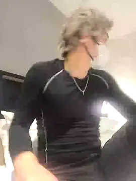 IORio2 – webcam model profile photo Image 8