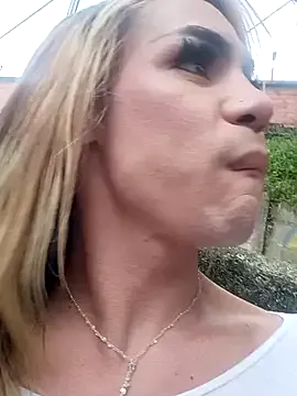 lavetax – webcam model profile photo Image 2