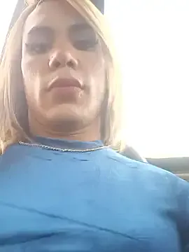 lavetax – webcam model profile photo Image 3