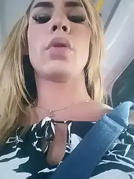 lavetax – webcam model profile photo Image 4