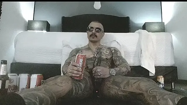 cumband – webcam model profile photo Image 2