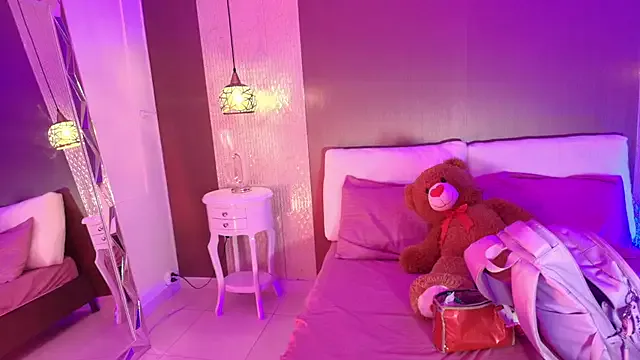 elisonni – webcam model profile photo Image 14