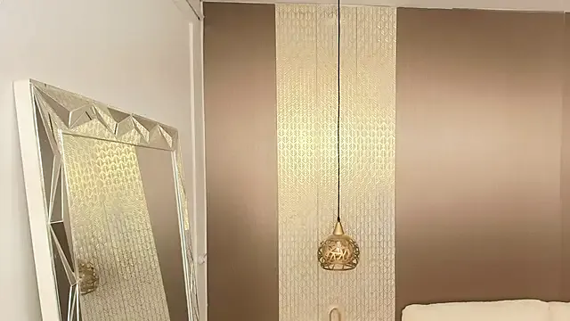 elisonni – webcam model profile photo Image 3