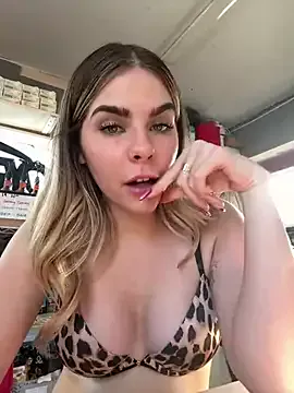 Blonde_sexy21 – webcam model profile photo Image 2