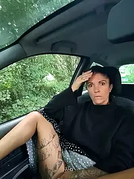 IORio2 – webcam model profile photo Image 3