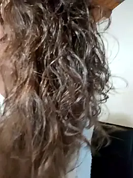 IORio2 – webcam model profile photo Image 4