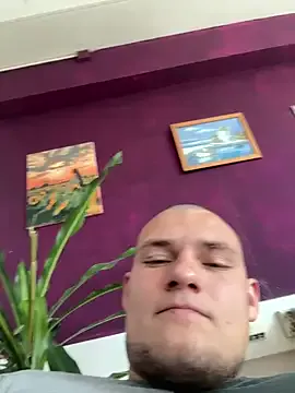 Allla – webcam model profile photo Image 6