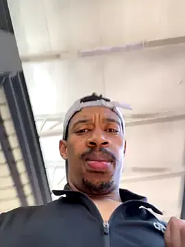 raisawetsx – webcam model profile photo Image 5