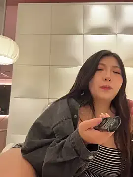 astryd69 – webcam model profile photo Image 6