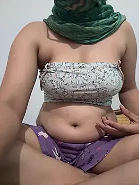 Taanni – webcam model profile photo Image 2