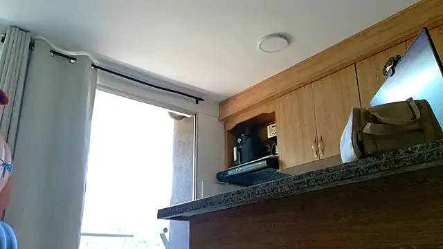 tviks – webcam model profile photo Image 10