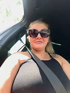 _MiaQueen_ – webcam model profile photo Image 3