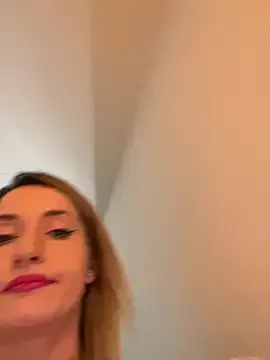 millemimi – webcam model profile photo Image 11