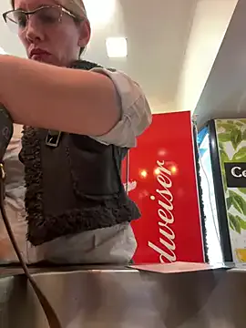 lucretiaburnaugh – webcam model profile photo Image 13