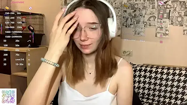 GirlGlassesOn's Thumb Image