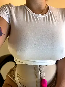 PinkyPai – webcam model profile photo Image 5