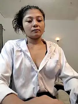 raisawetsx – webcam model profile photo Image 11