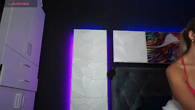 Allla – webcam model profile photo Image 6