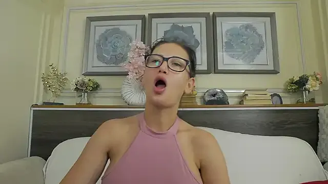 megann__up – webcam model profile photo Image 3