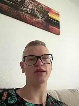 lynn9000 – webcam model profile photo Image 10