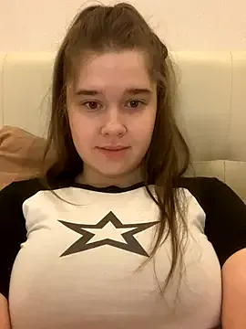 Enchantix – webcam model profile photo Image 8