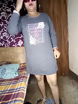 YoungSquad – webcam model profile photo Image 15