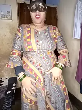 YoungSquad – webcam model profile photo Image 4