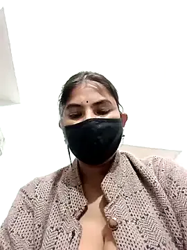 PinkyPai – webcam model profile photo Image 3