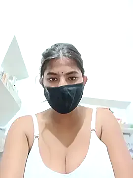 PinkyPai – webcam model profile photo Image 4