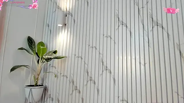 Rinamay_ – webcam model profile photo Image 3