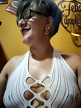 EvieEvans – webcam model profile photo Image 4