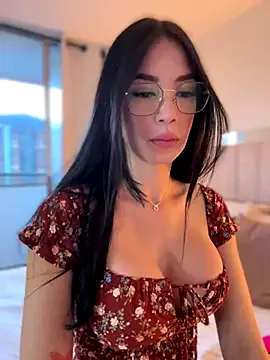 lucretiaburnaugh – webcam model profile photo Image 14