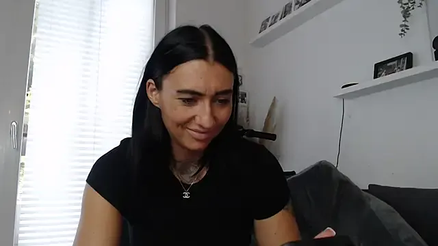 lucretiaburnaugh – webcam model profile photo Image 17