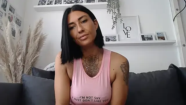 lucretiaburnaugh – webcam model profile photo Image 2