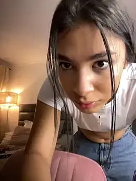 lynn9000 – webcam model profile photo Image 2