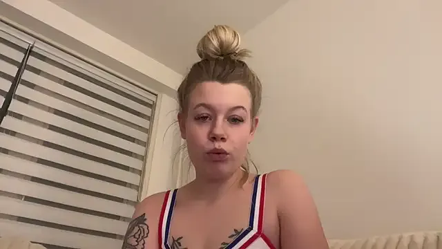 Isabunnyy – webcam model profile photo