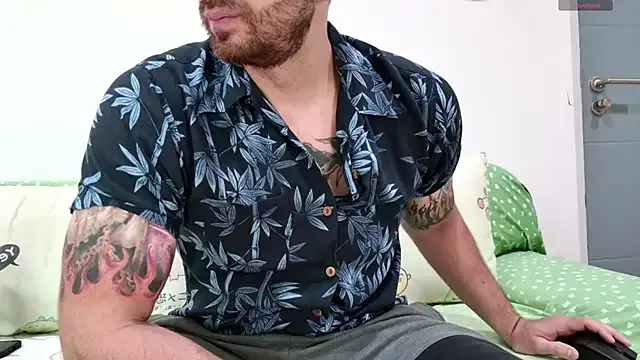 IORio2 – webcam model profile photo Image 4