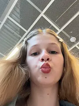 Julie_Cutie Image 3