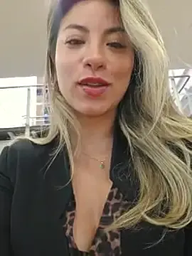 roouse – webcam model profile photo Image 3