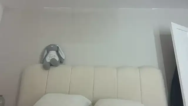 IORio2 – webcam model profile photo Image 5