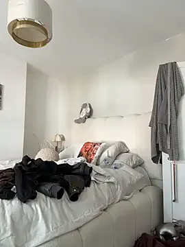 IORio2 – webcam model profile photo Image 7