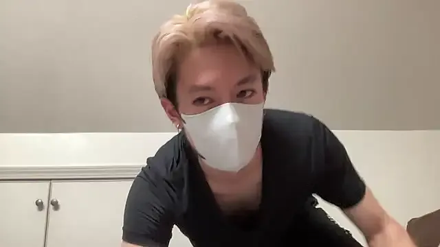 DS888 – webcam model profile photo Image 3