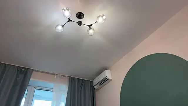 VIKITOMMY – webcam model profile photo Image 4