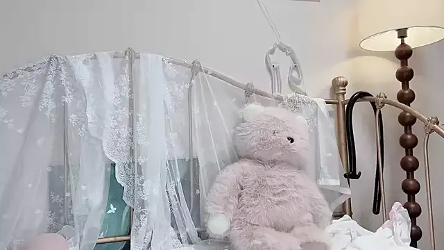 lucretiaburnaugh – webcam model profile photo Image 11