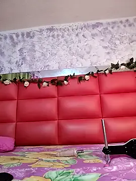 lucretiaburnaugh – webcam model profile photo Image 11